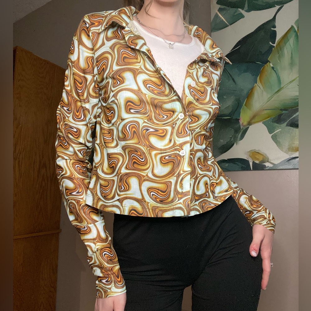 Cropped patterned button-up